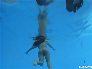 Swimming naked with super-sexy eurobabes